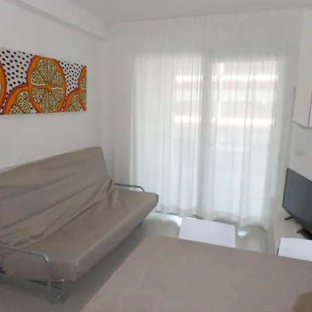 Apartman Modern Poolside Escape