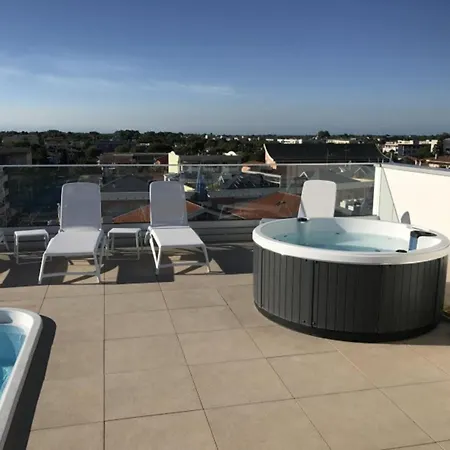 Modern Poolside Escape * Bibione
