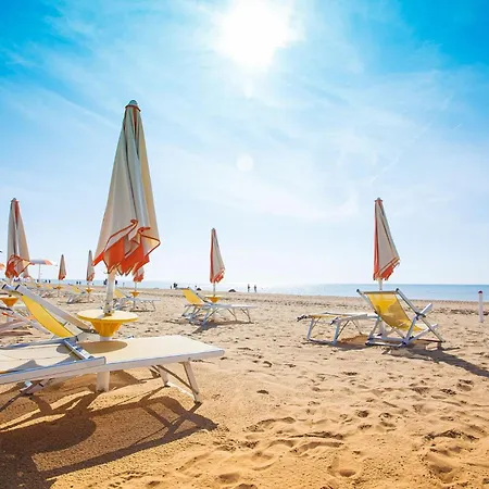 Apartment Modern Poolside Escape Bibione