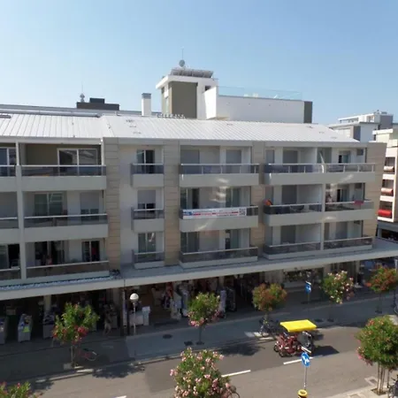 Apartman Modern Poolside Escape Bibione